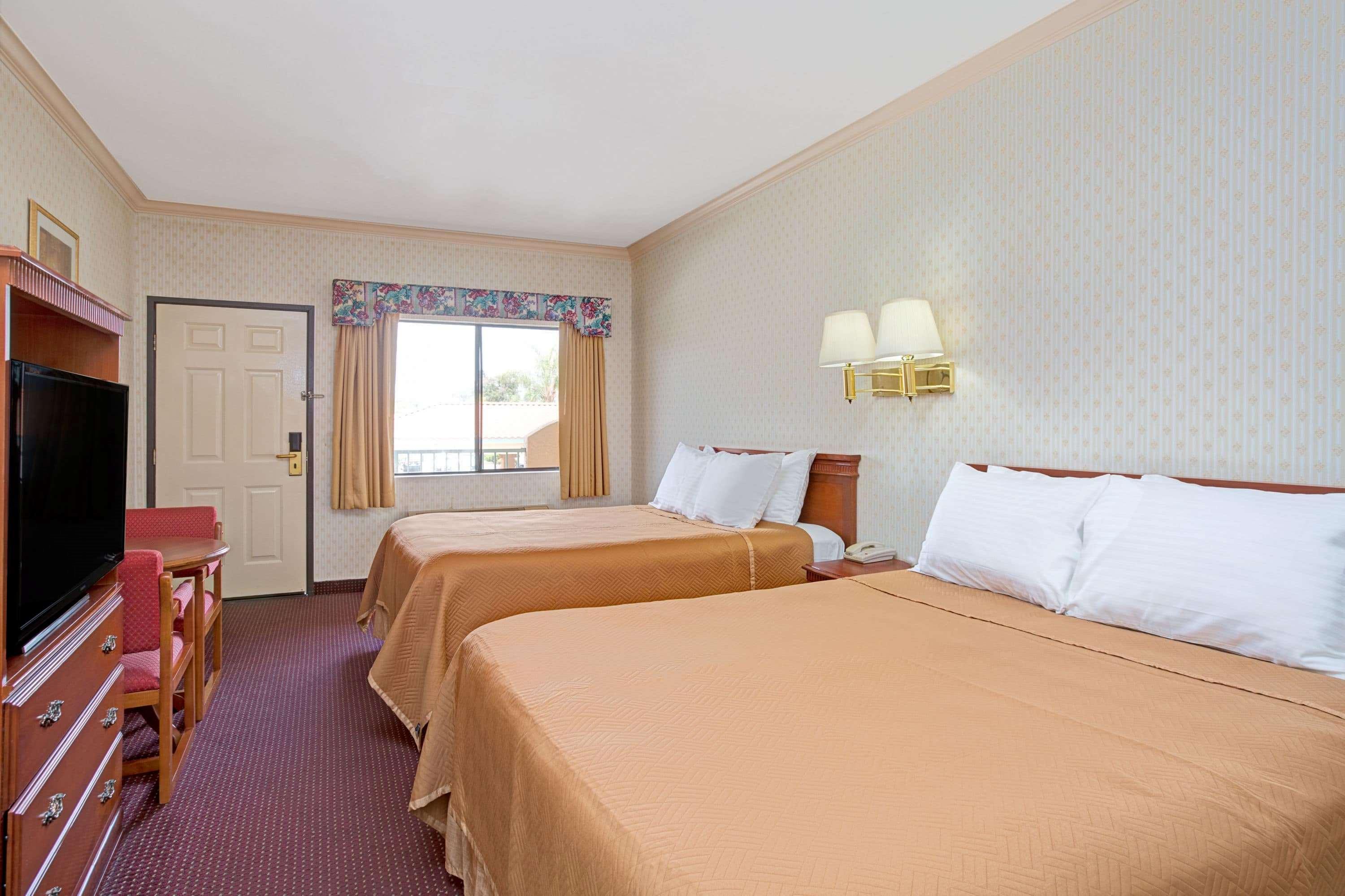 Travelodge By Wyndham Лінвуд Екстер'єр фото