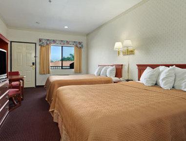 Travelodge By Wyndham Лінвуд Екстер'єр фото