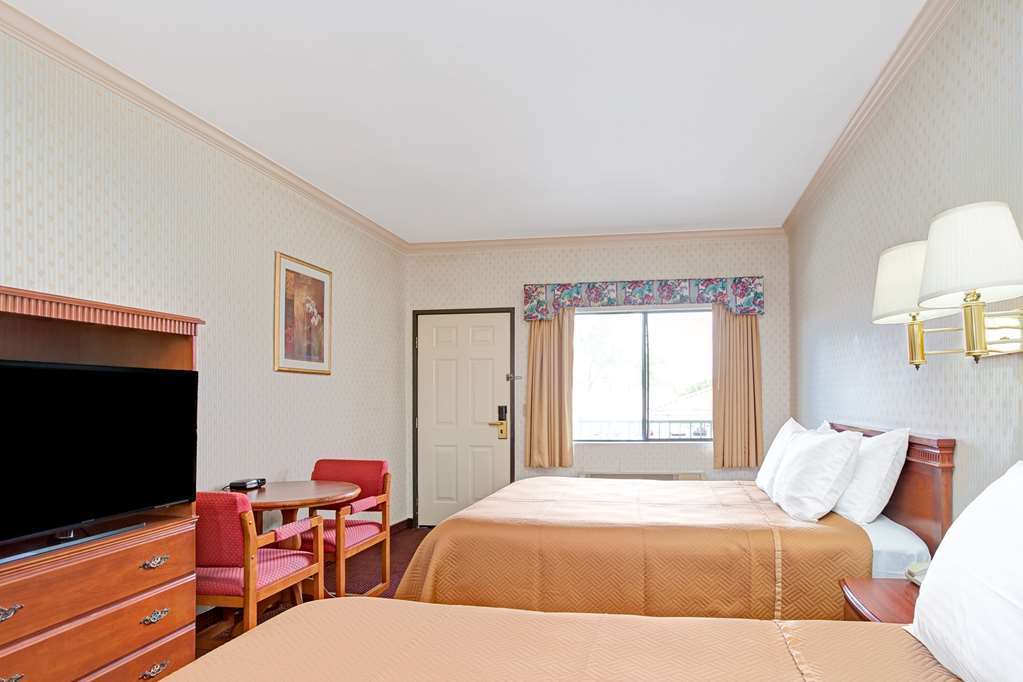 Travelodge By Wyndham Лінвуд Номер фото